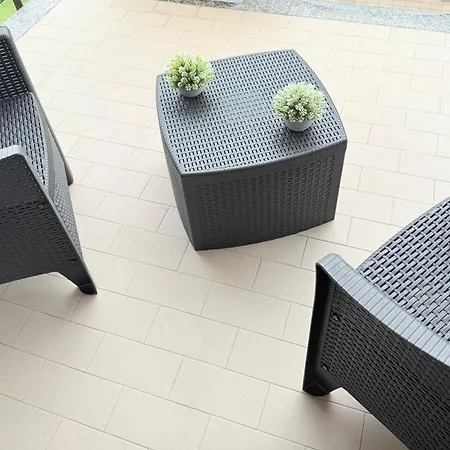 Deny & Carol's House - App. 33 * Somma Lombardo
